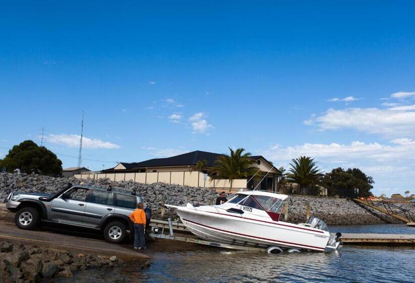 هتل Modra's Apartments