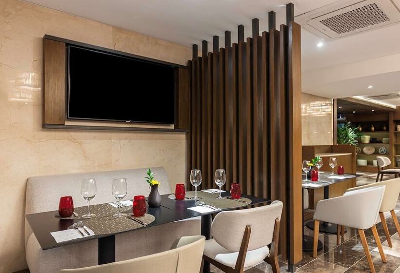 Отель NH Collection Merida Paseo Montejo