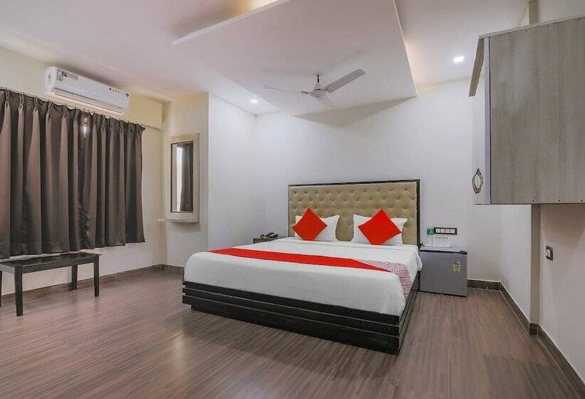 ホテル Oyo 1153 The Sky