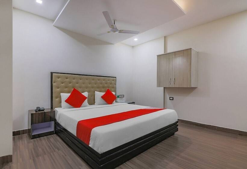 ホテル Oyo 1153 The Sky