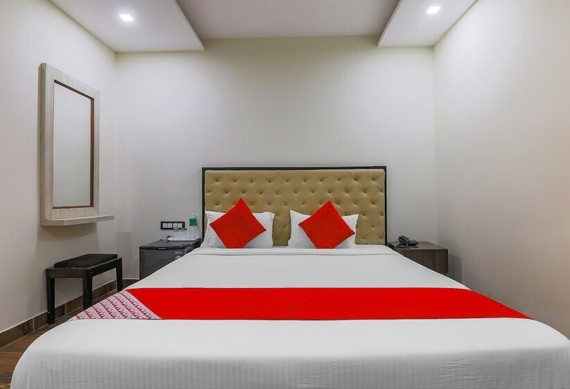 ホテル Oyo 1153 The Sky