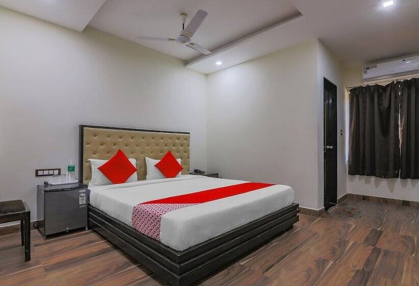 ホテル Oyo 1153 The Sky