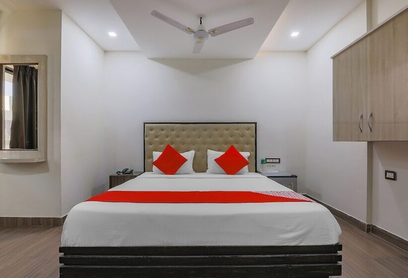 ホテル Oyo 1153 The Sky