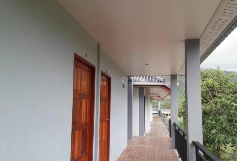 ホテル Tamarind Lanta Resort