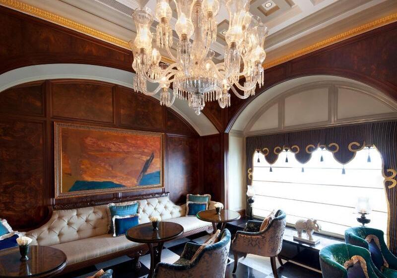 هتل The Taj Mahal Tower Mumbai