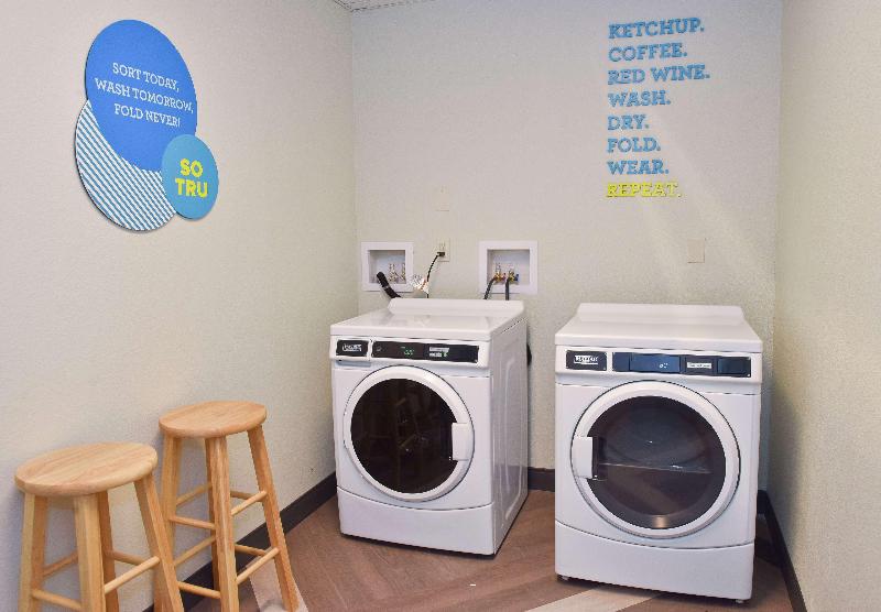 ホテル Tru By Hilton Lawrence