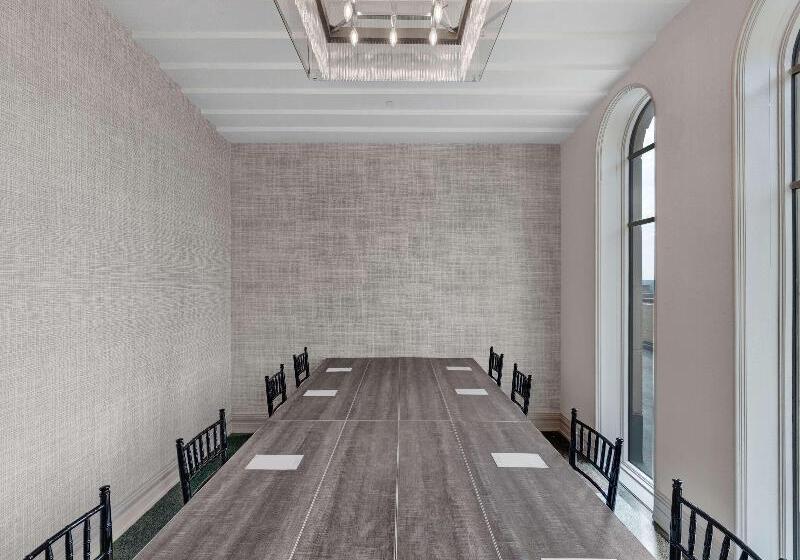 Tulsa Club Hotel, Curio Collection By Hilton