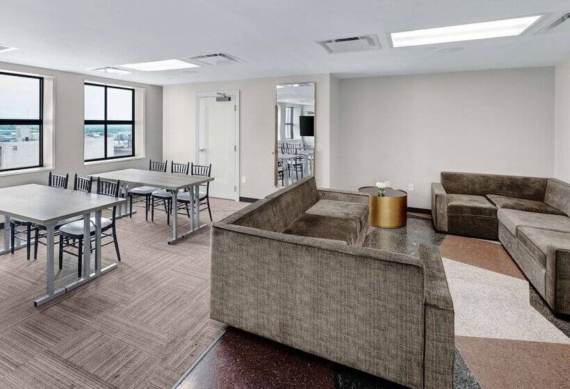 Tulsa Club Hotel, Curio Collection By Hilton