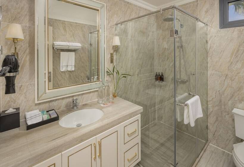 هتل Melia Vinpearl Cua Hoi Beach Resort