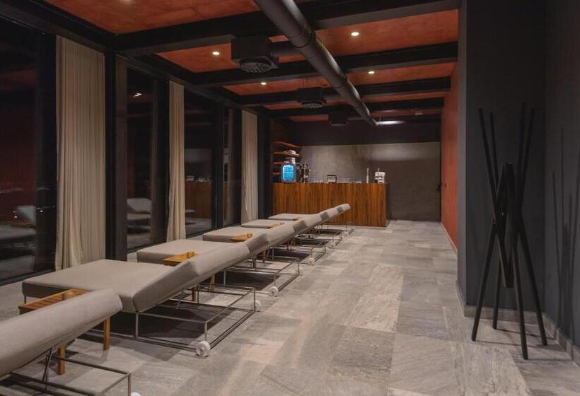 Winery & Design Hotel Roxanich