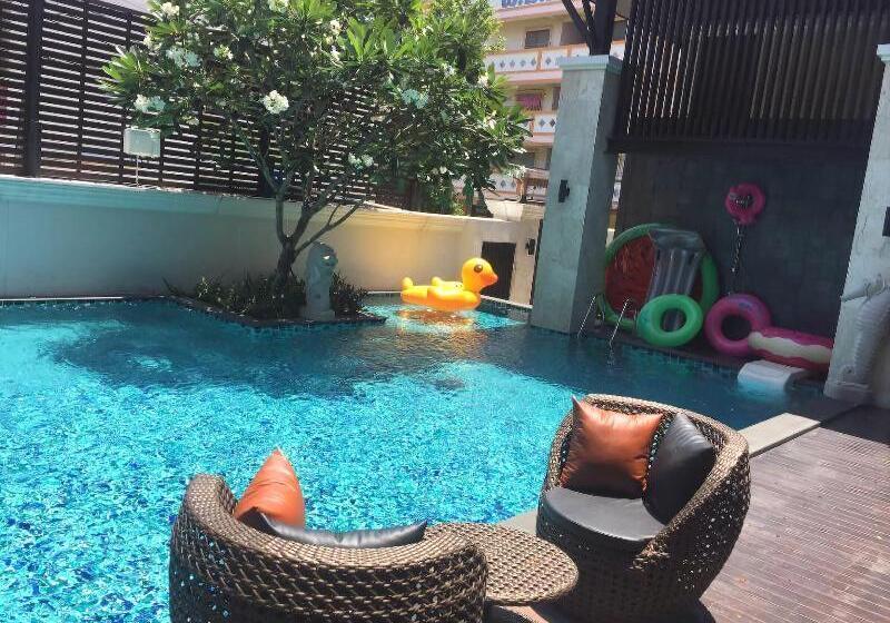 Отель Yotaka Bangkok