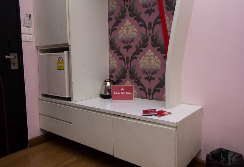 ホテル Zen Rooms Basic Glitz Bangkok