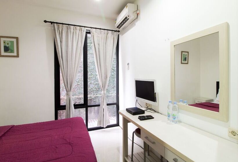 ペンション Reddoorz @ Cilandak 3