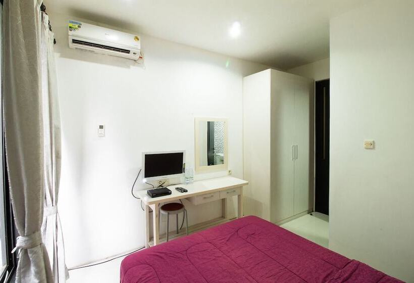 ペンション Reddoorz @ Cilandak 3