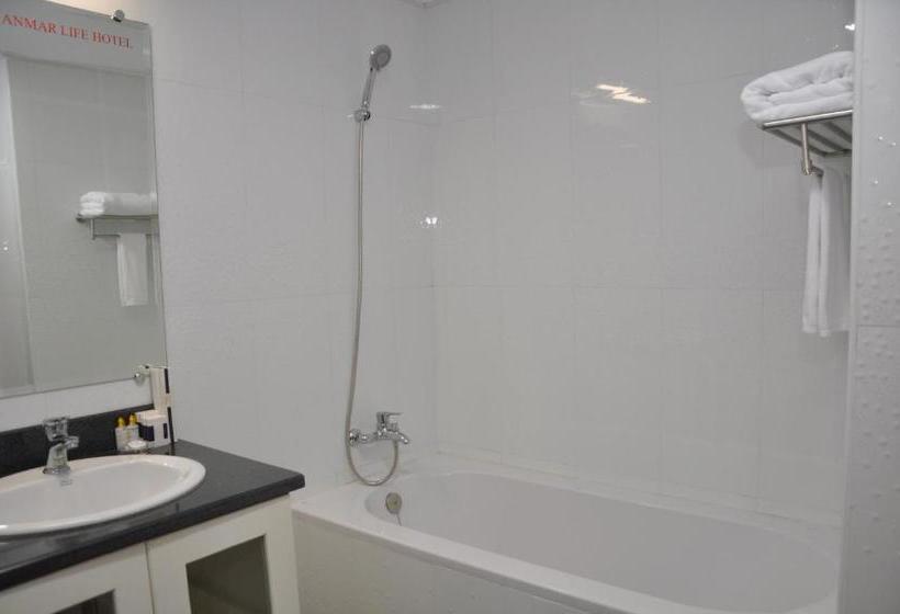 هتل Akore Myanmar Life