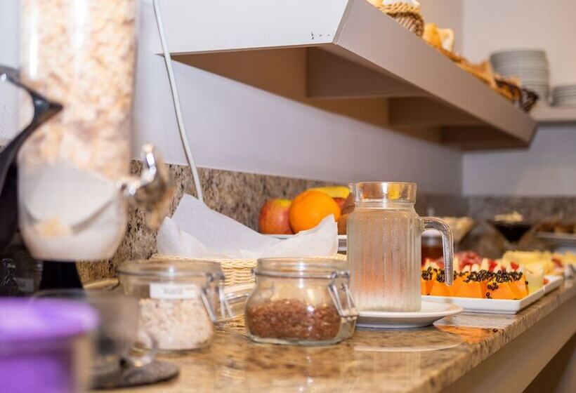 Отель Alameda Felice