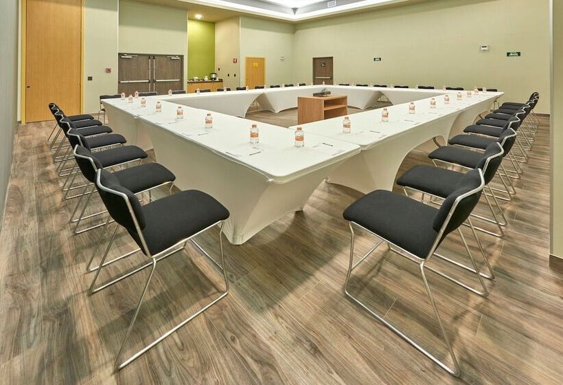 Отель City Express Plus By Marriott Tampico