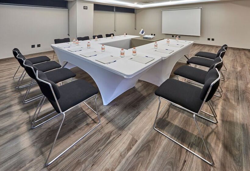 Отель City Express Plus By Marriott Tampico