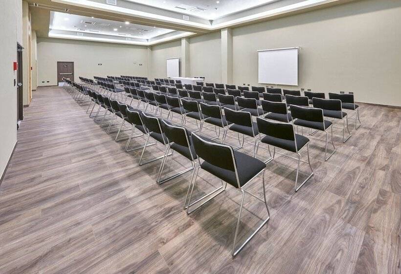 Отель City Express Plus By Marriott Tampico