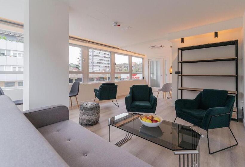 هتل Distrito Oeste