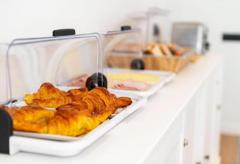 هتل Distrito Oeste