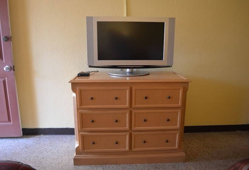 فندق Economy Lodge