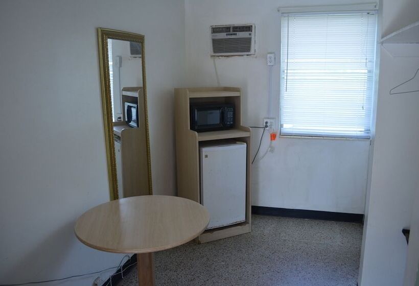 فندق Economy Lodge