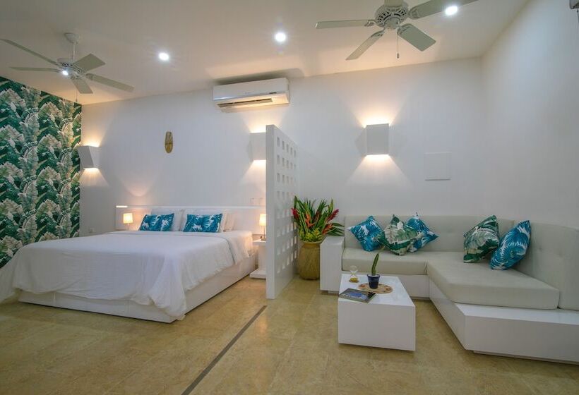 Отель El Cactus Luxury Apartments In Historic Center