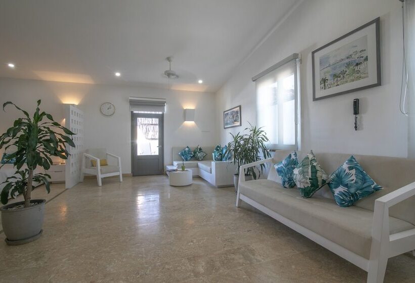 Отель El Cactus Luxury Apartments In Historic Center