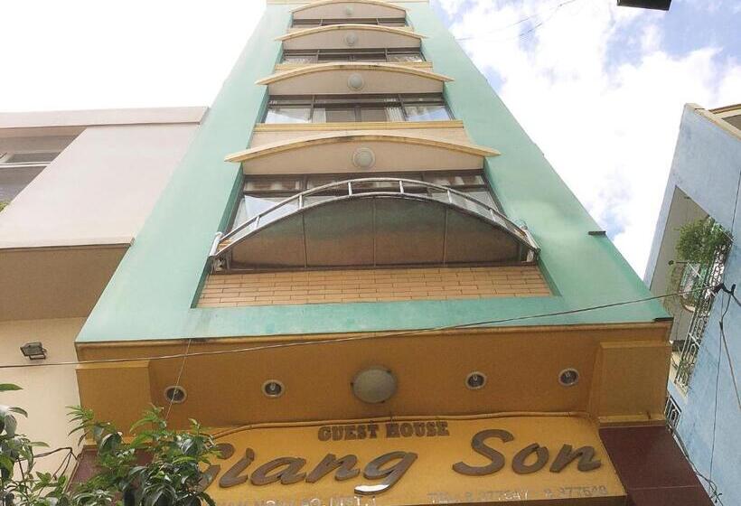 Giang Sơn Hotel江山民宿范五老区酒吧街胡志明市