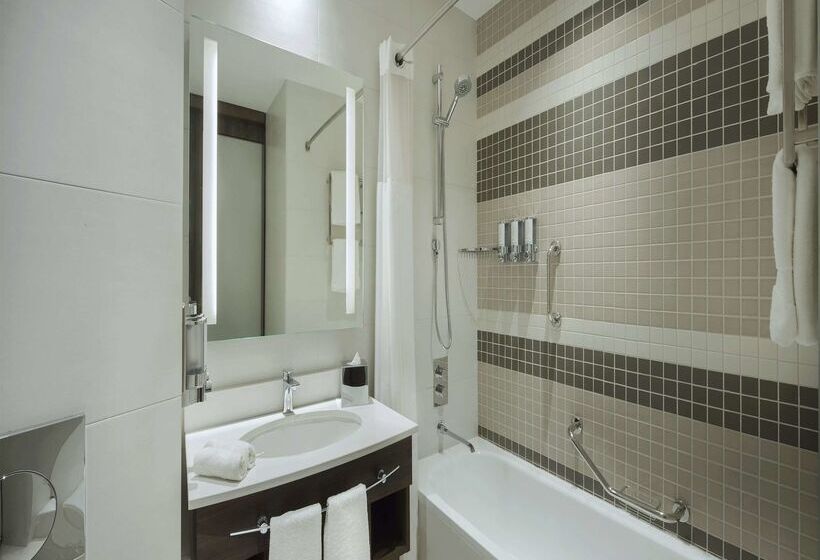 هتل Hampton By Hilton Dubai Airport