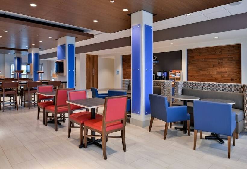 호텔 Holiday Inn Express & Suites   Marshalltown, An Ihg