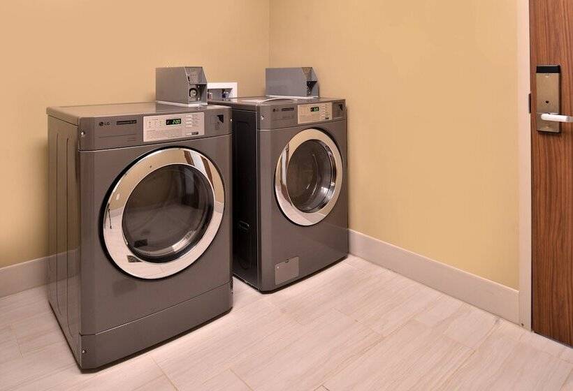 호텔 Holiday Inn Express & Suites   Marshalltown, An Ihg