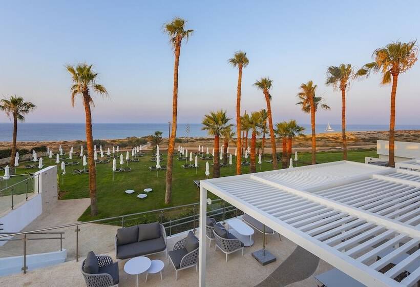 Leonardo Crystal Cove Hotel & Spa – Adults Only