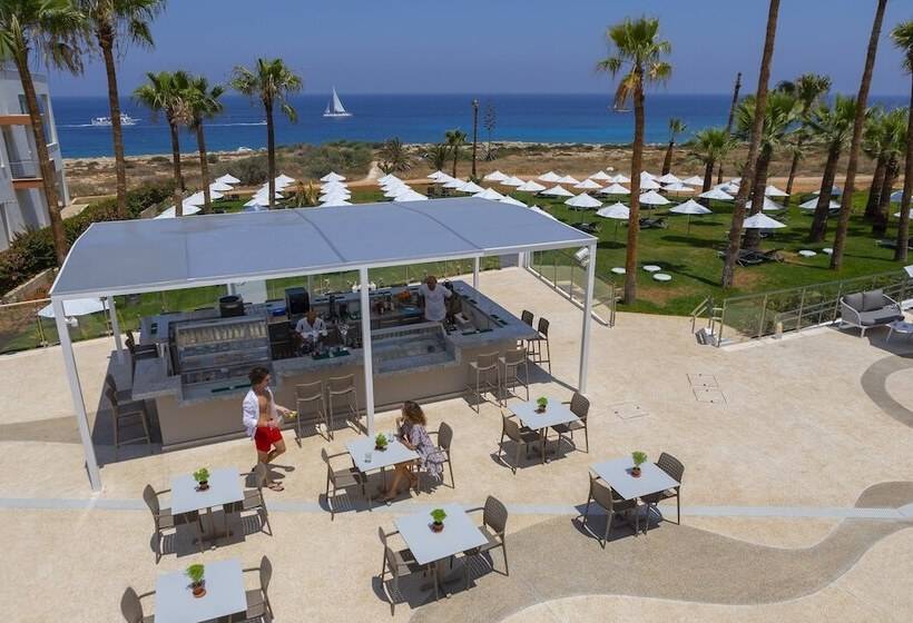 Leonardo Crystal Cove Hotel & Spa – Adults Only