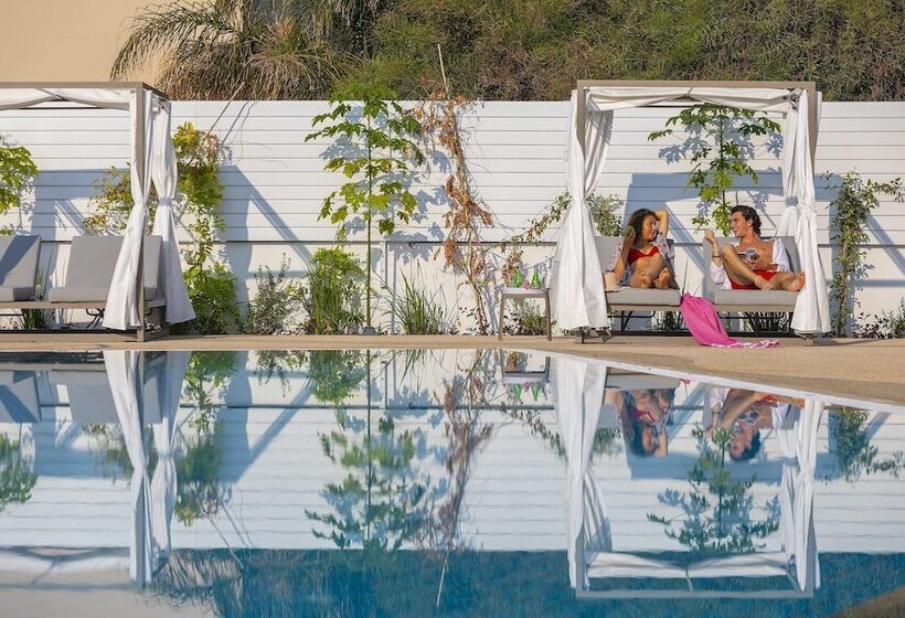 Leonardo Crystal Cove Hotel & Spa – Adults Only