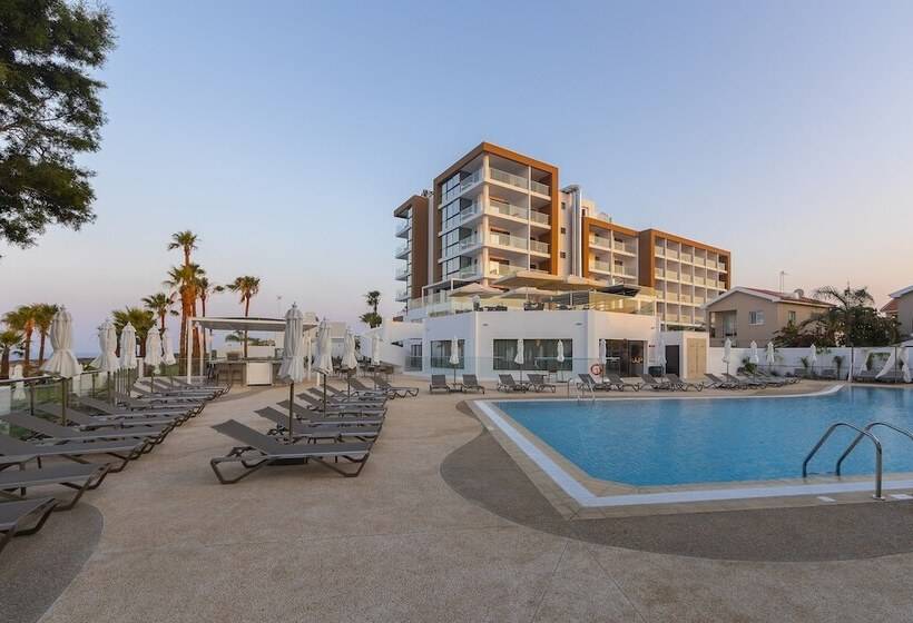 Leonardo Crystal Cove Hotel & Spa – Adults Only