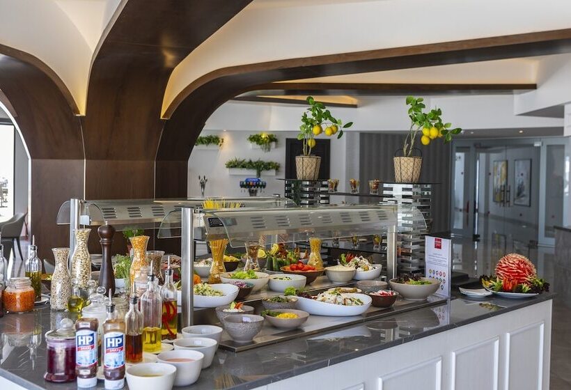 Leonardo Crystal Cove Hotel & Spa – Adults Only