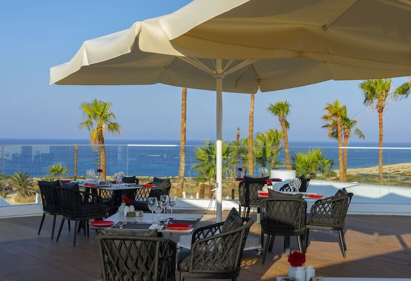 Leonardo Crystal Cove Hotel & Spa – Adults Only