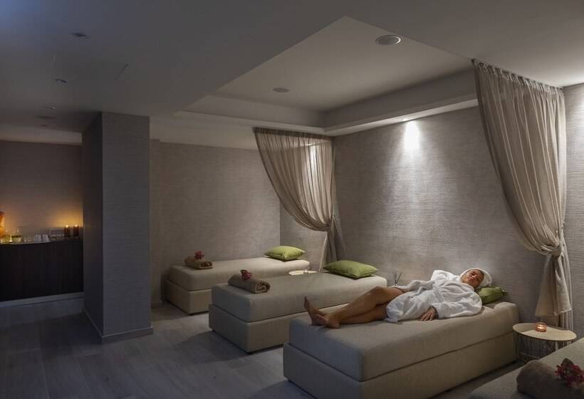 Leonardo Crystal Cove Hotel & Spa – Adults Only