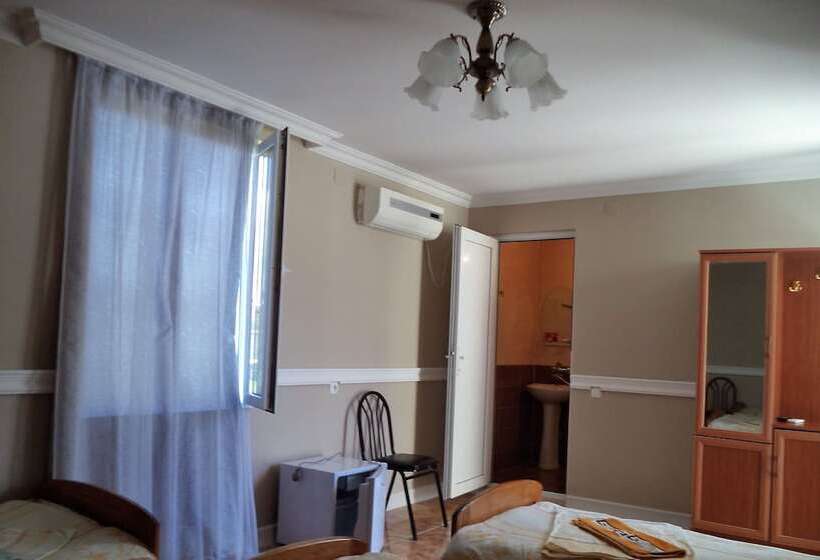 هتل Live Inn Ureki