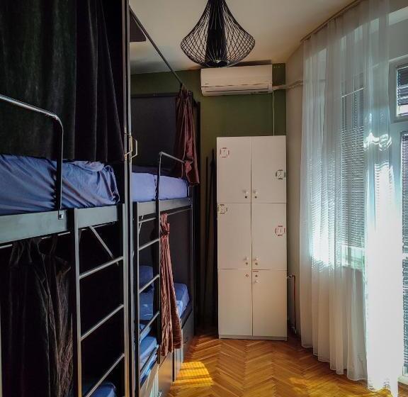 هتل Prishtina Center Hostel