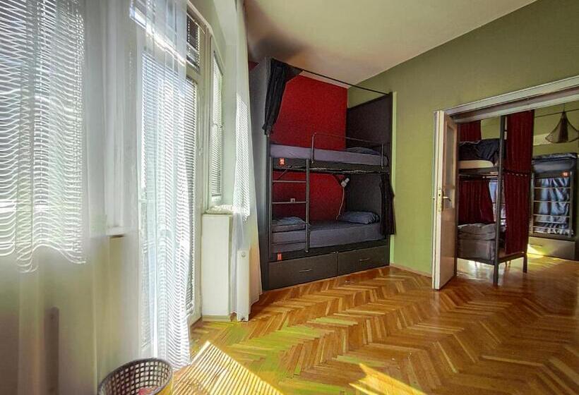 هتل Prishtina Center Hostel