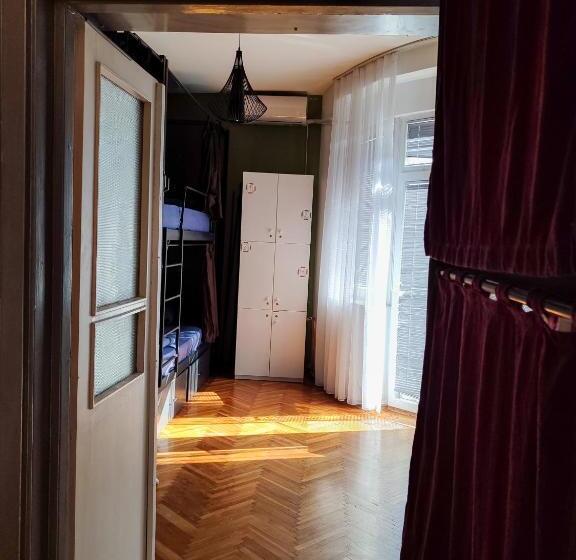 هتل Prishtina Center Hostel