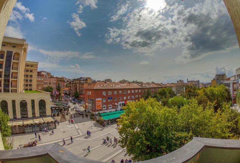 هتل Prishtina Center Hostel
