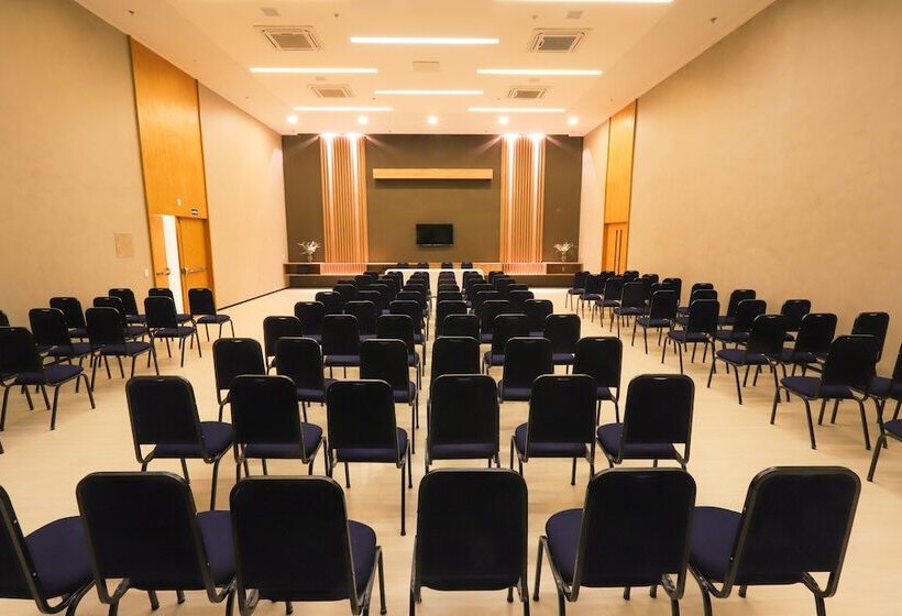 Отель Promenade Soho Campos Dos Goytacazes