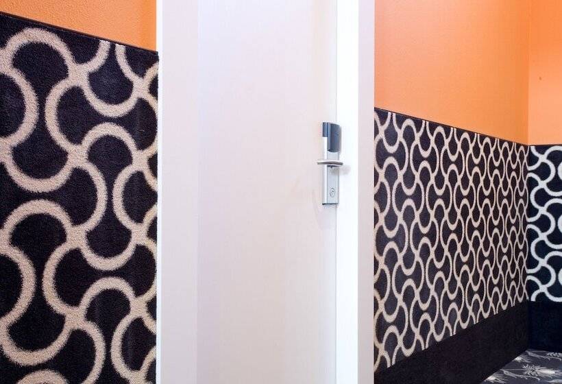 هتل Roermond Next Door