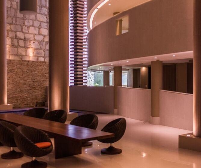 Vogal Luxury Beach Hotel & Spa