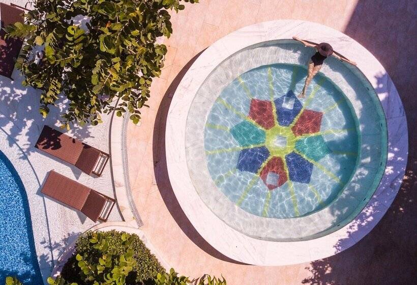 Vogal Luxury Beach Hotel & Spa