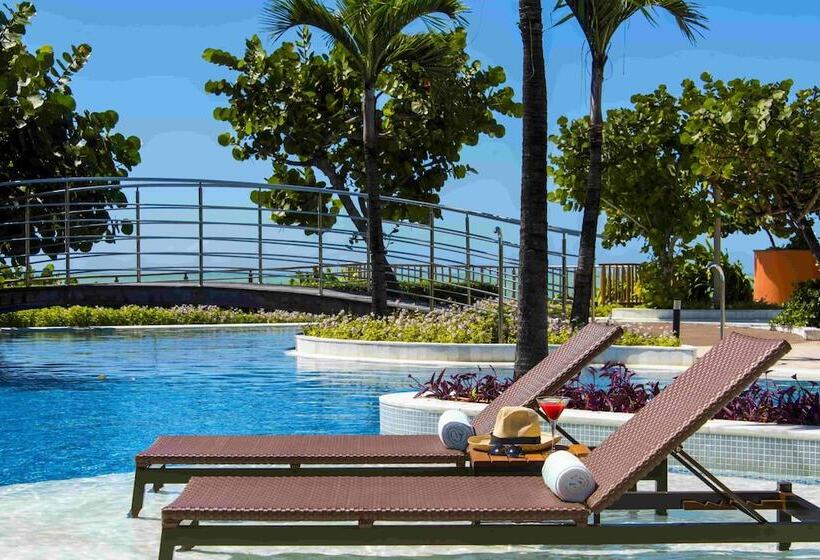 Vogal Luxury Beach Hotel & Spa